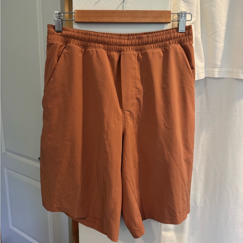 Lululemon Men’s Pace Breaker Lined 9” Size Medium Orange/brown